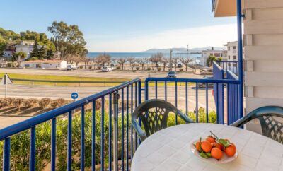 Grifeu 17 – Comfortable apartment next to the beach