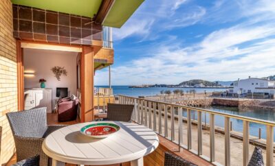 SANT CARLES 23 – Sunny apartment with sea views