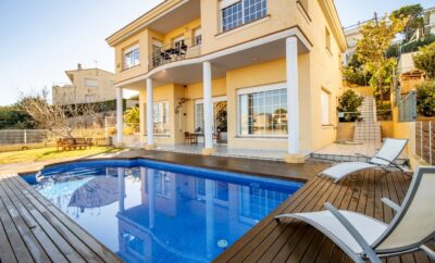 LA COMA 64 – Bonica casa amb piscina, jardí i vistes
